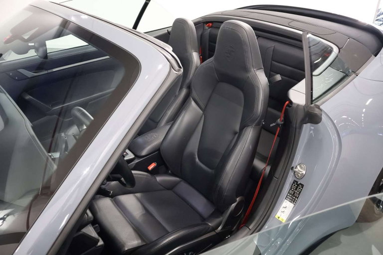 Porsche 992 Carrera 4S