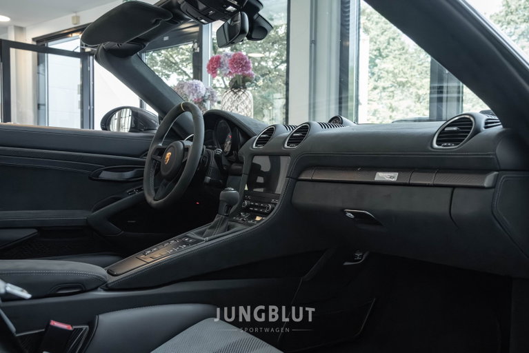 Porsche 718 Spyder RS