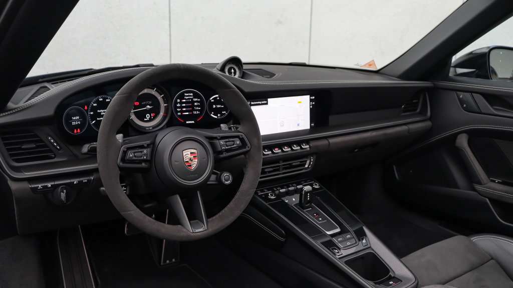 Porsche 992 Carrera 4 GTS