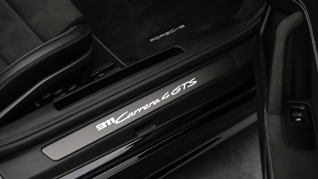 Porsche 992 Carrera 4 GTS