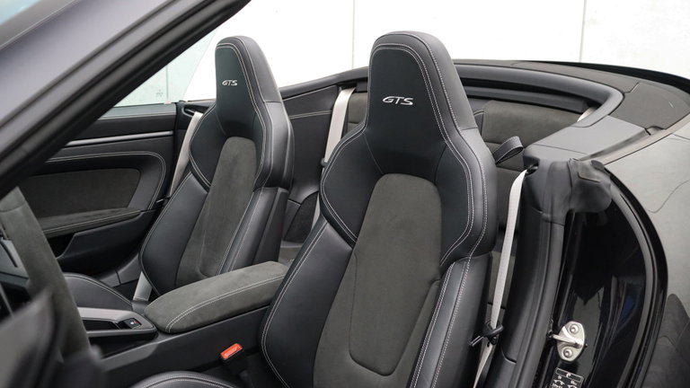 Porsche 992 Carrera 4 GTS