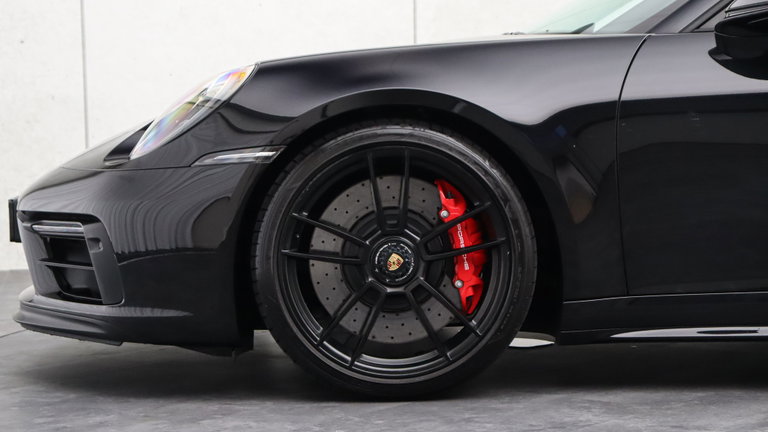 Porsche 992 Carrera 4 GTS