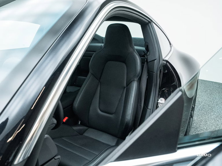 Porsche 992 Carrera