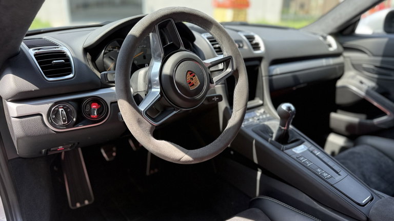 Porsche 981 Cayman GT4