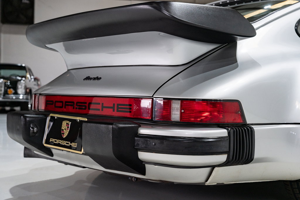 Porsche 911 Turbo 3.3 (US)