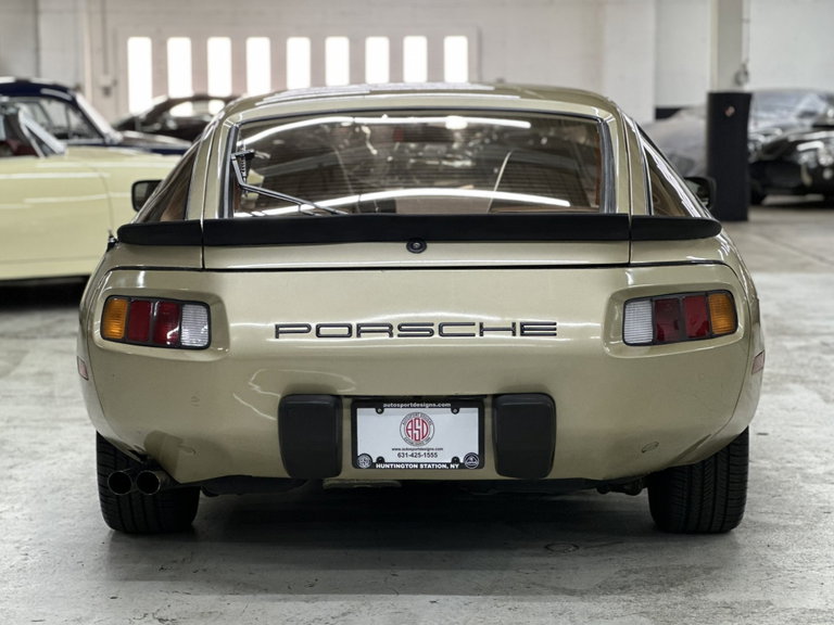 Porsche 928