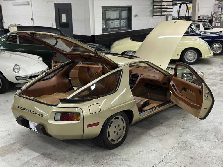 Porsche 928