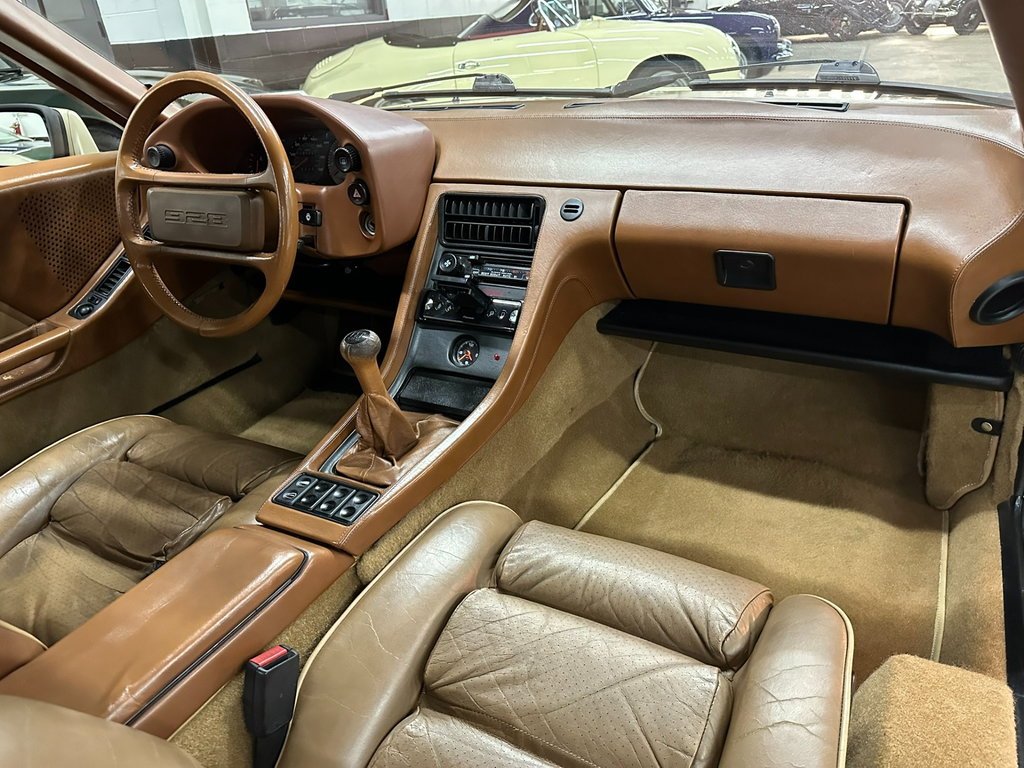 Porsche 928