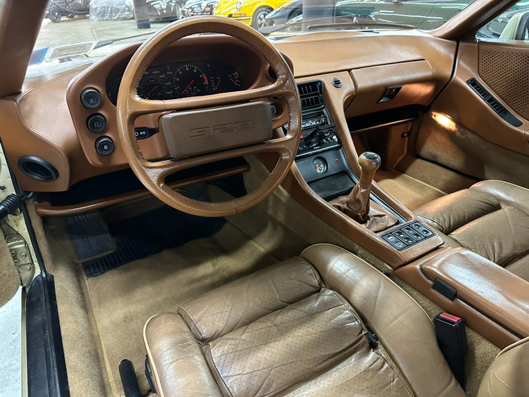 Porsche 928