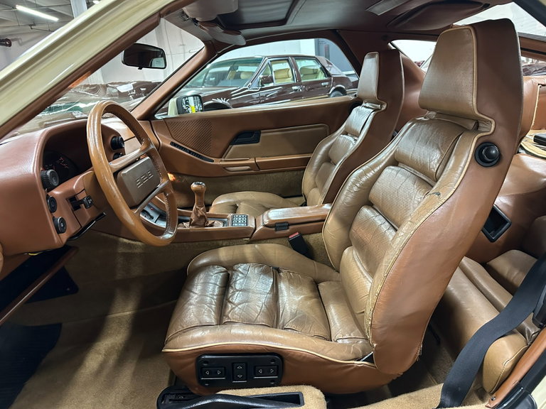 Porsche 928