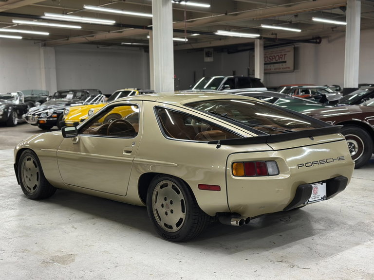 Porsche 928