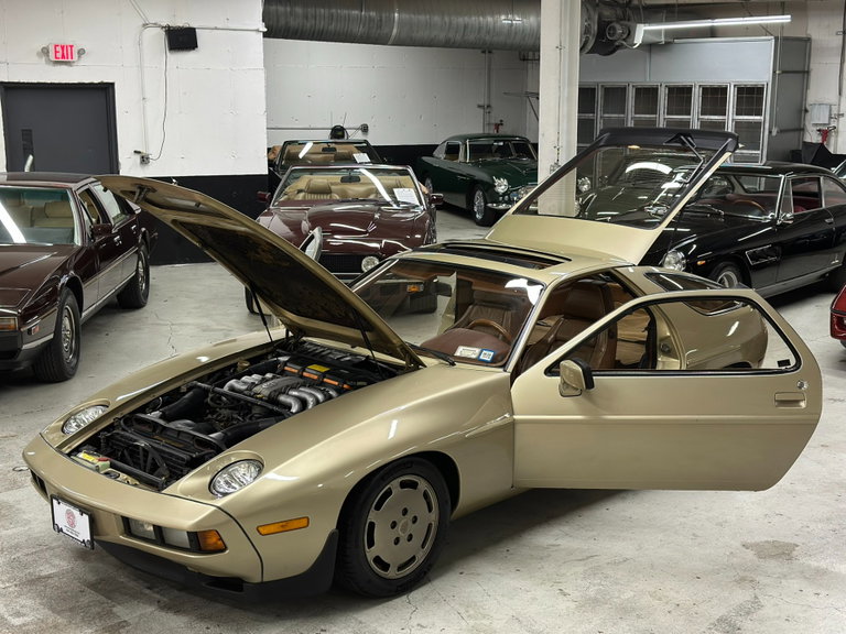 Porsche 928