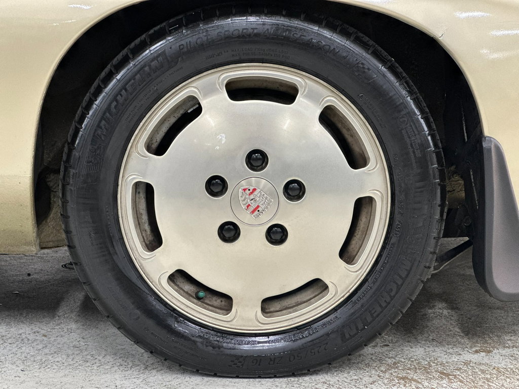 Porsche 928