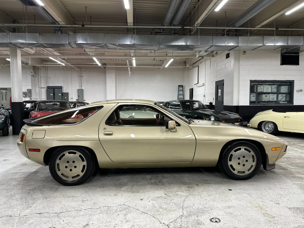 Porsche 928