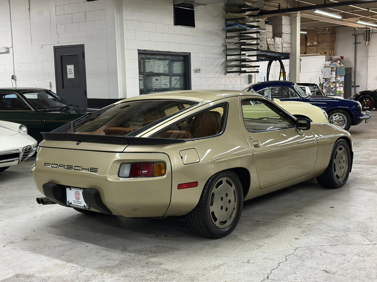 Porsche 928