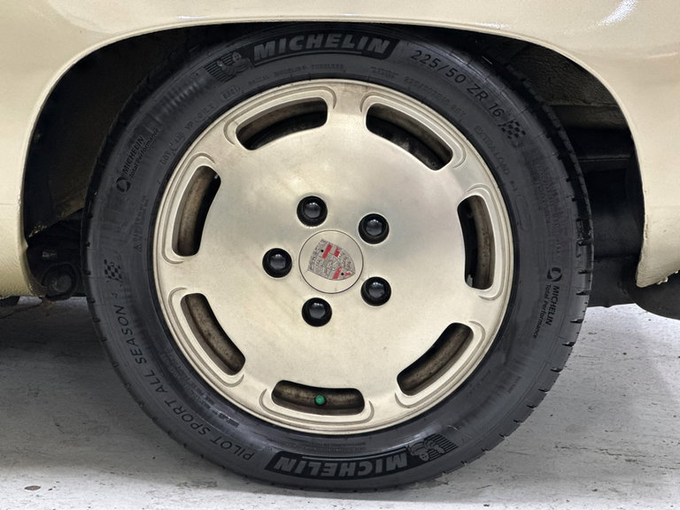Porsche 928