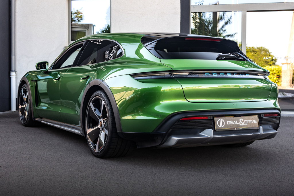Porsche Taycan Turbo Cross Turismo