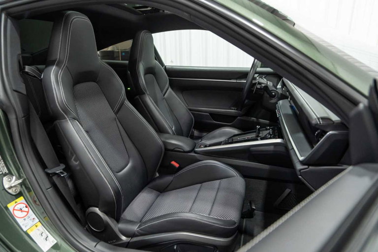 Porsche 992 Carrera