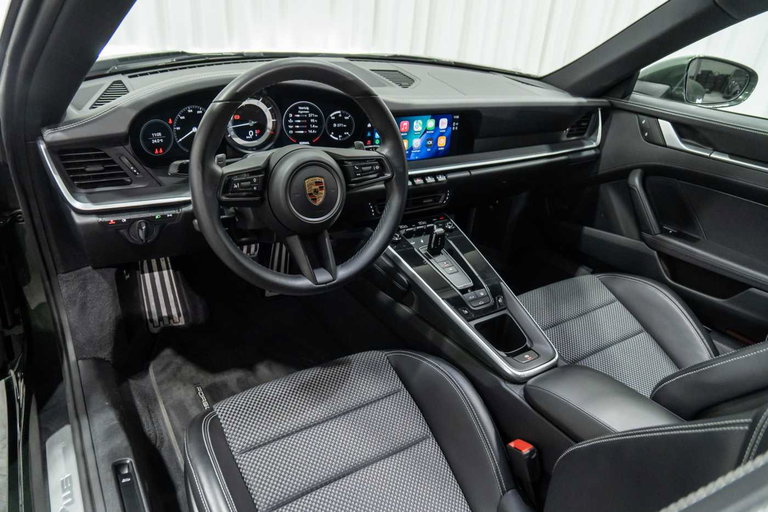 Porsche 992 Carrera