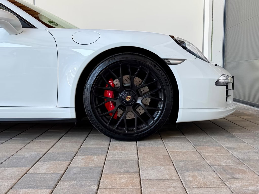 Porsche 991 Carrera GTS
