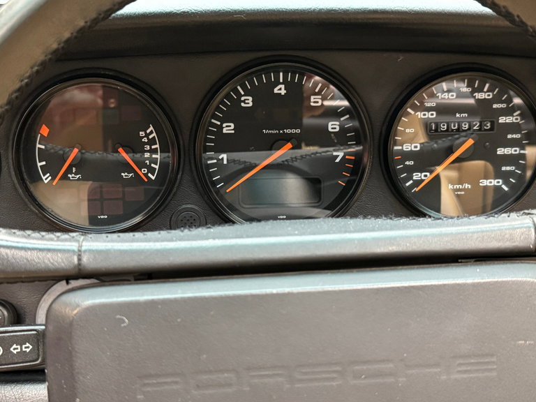 Porsche 964 Carrera 4