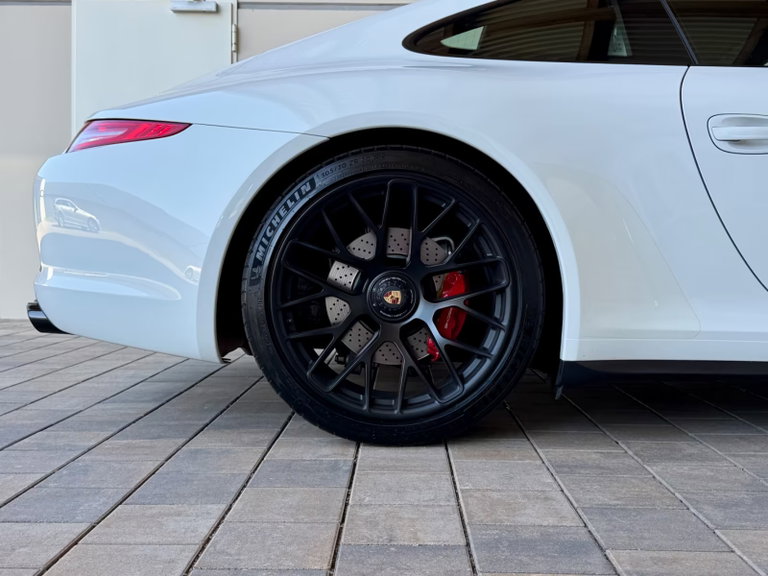 Porsche 991 Carrera GTS