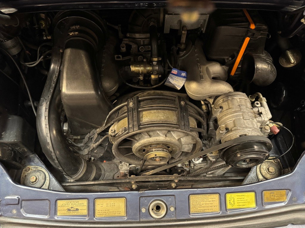 Porsche 911 Carrera 3.2 (US)