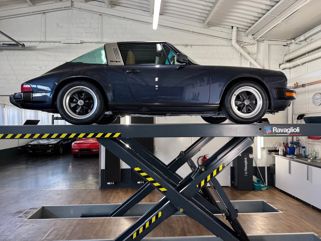 Porsche 911 Carrera 3.2 (US)