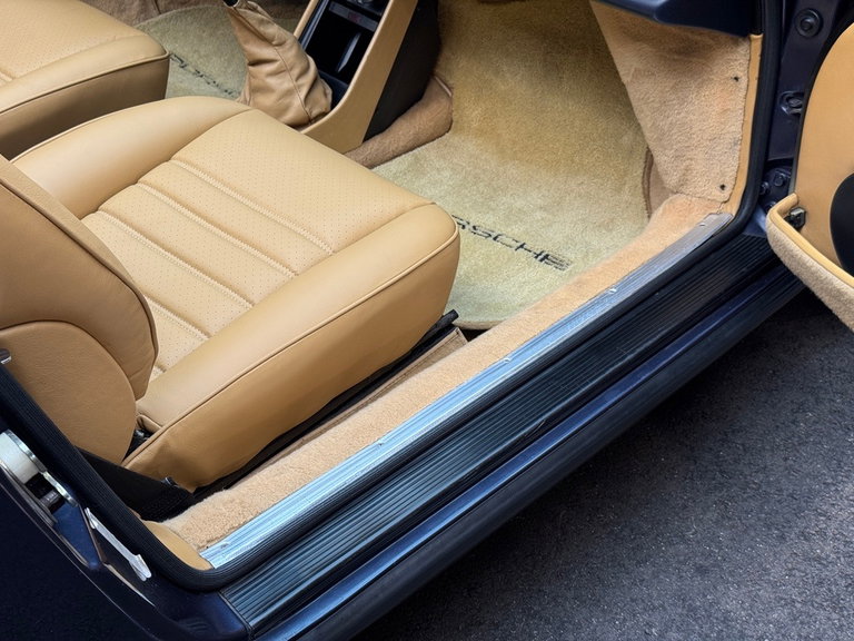Porsche 911 Carrera 3.2 (US)
