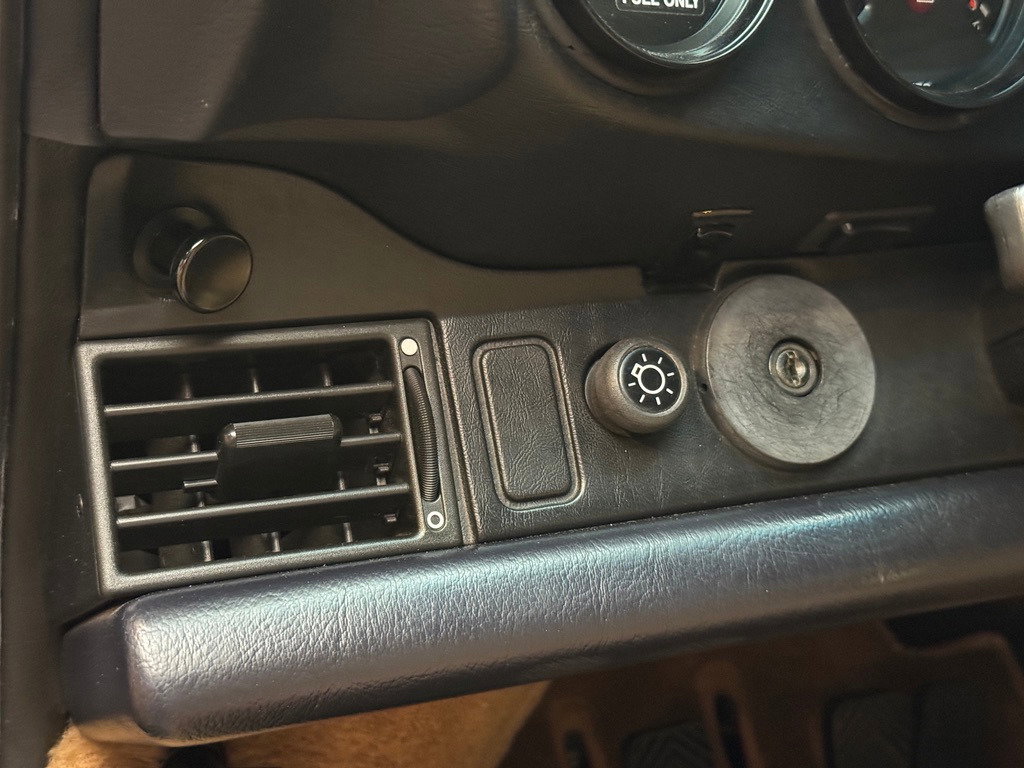 Porsche 911 Carrera 3.2 (US)