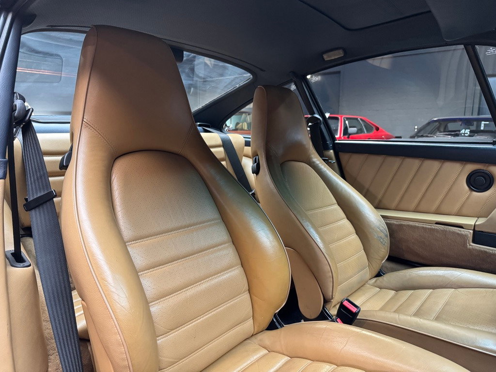 Porsche 911 Carrera 3.2 (US)