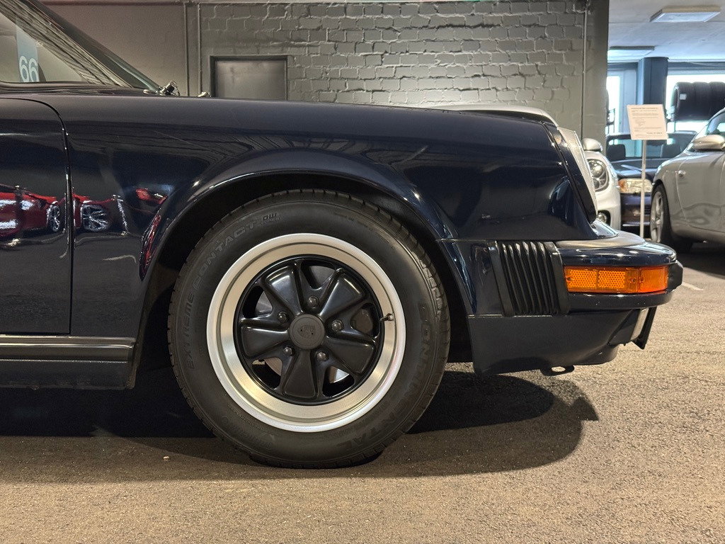Porsche 911 Carrera 3.2 (US)