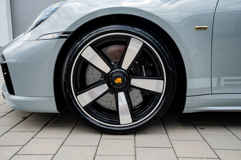 Porsche 992 Sport Classic