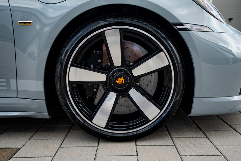Porsche 992 Sport Classic