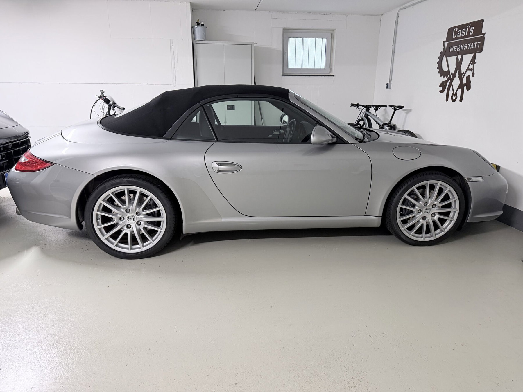 Porsche in GT Silver Metallic LM7Z - Color Overview - elferspot
