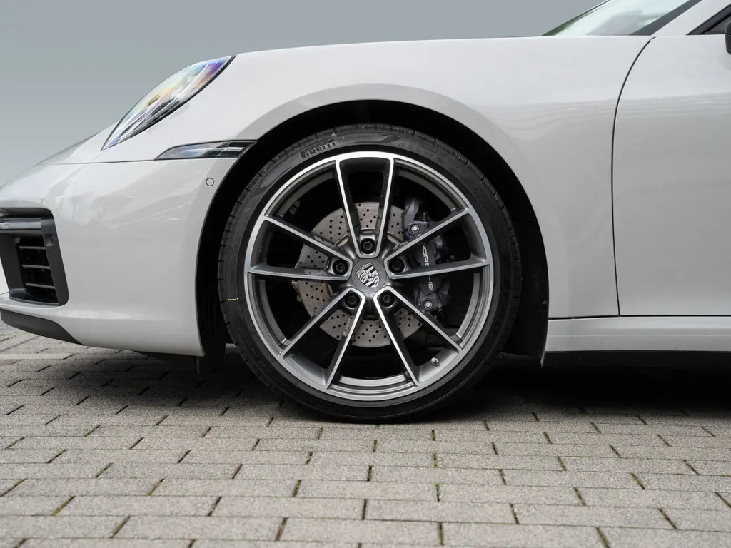 Porsche 992 Carrera 4