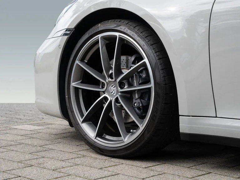 Porsche 992 Carrera 4