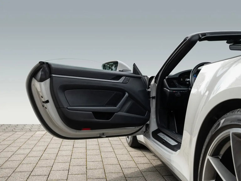 Porsche 992 Carrera 4