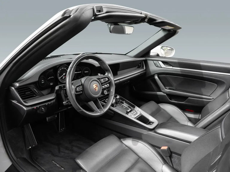 Porsche 992 Carrera 4