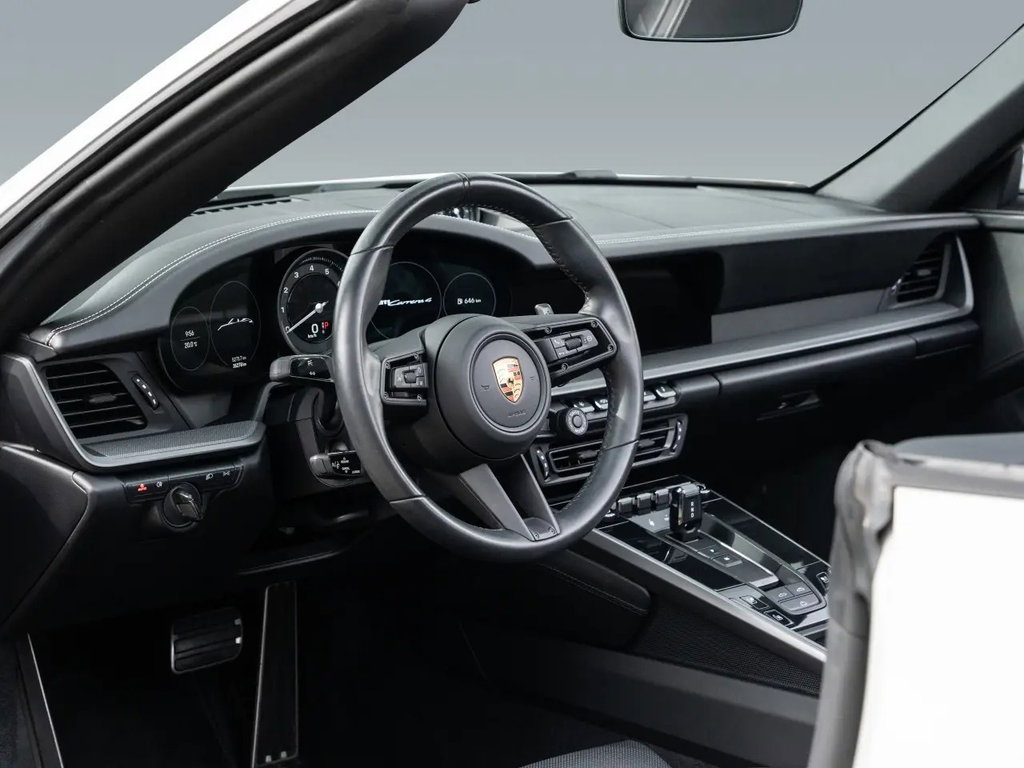 Porsche 992 Carrera 4