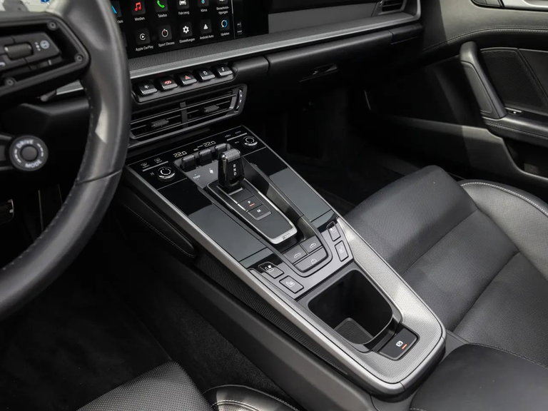 Porsche 992 Carrera 4