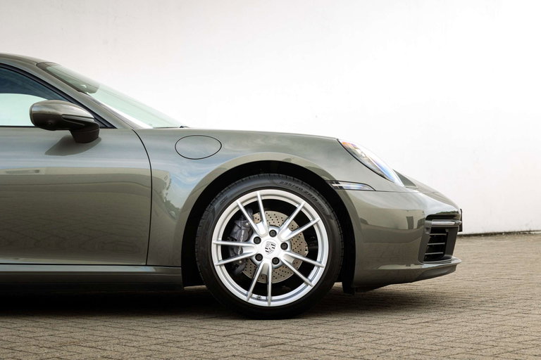 Porsche 992 Carrera