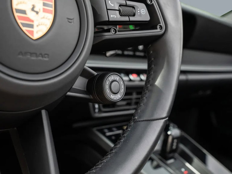 Porsche 992 Carrera 4