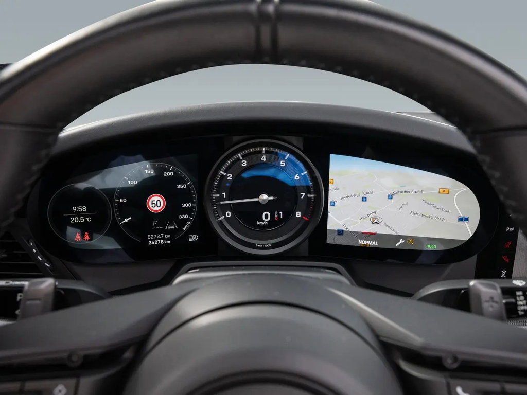 Porsche 992 Carrera 4