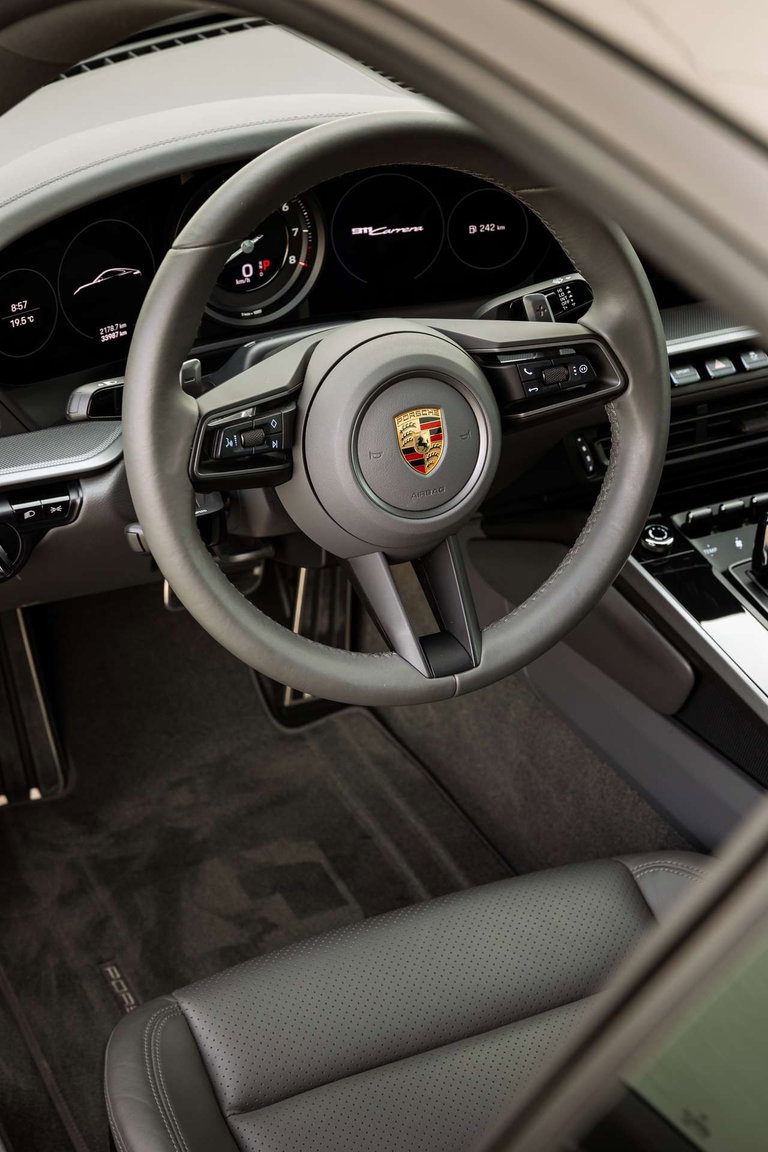 Porsche 992 Carrera