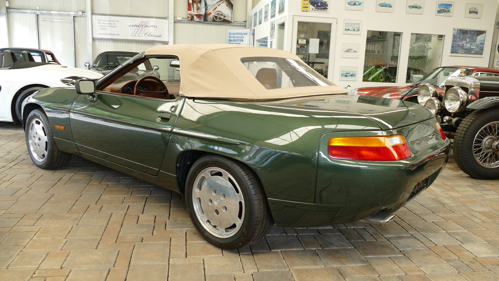 Porsche 928 S4