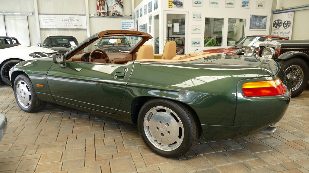 Porsche 928 S4