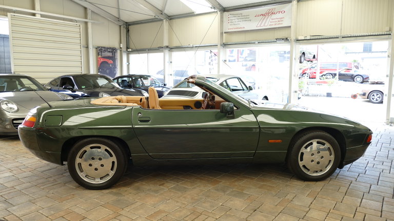 Porsche 928 S4