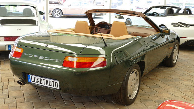 Porsche 928 S4