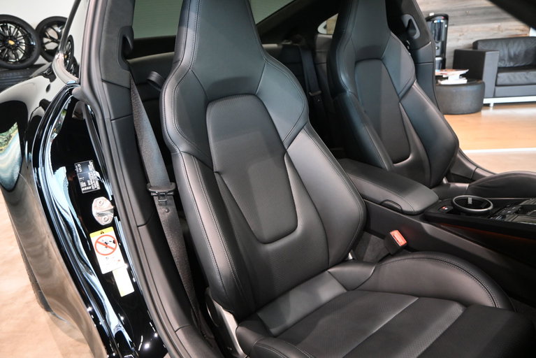 Porsche 992.2 Carrera GTS